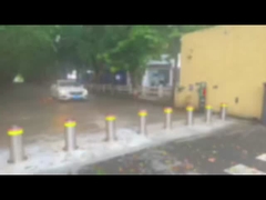 بالارد های ایمنی ضد تصادف خودکار: انتخاب بین نصب فلنج و جاسازی شده